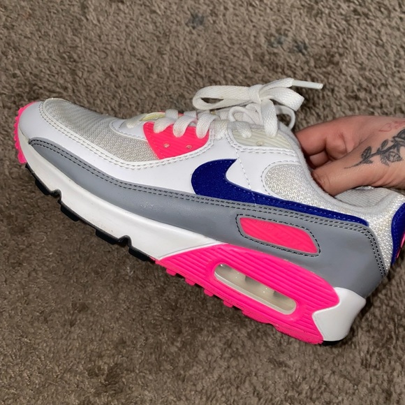 Nike Shoes - Nike Air Max 90